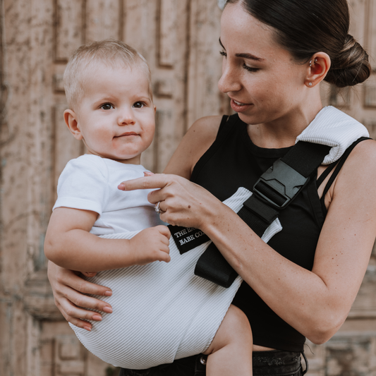 Easy Babe csípőhordozó fehér színek tanulása